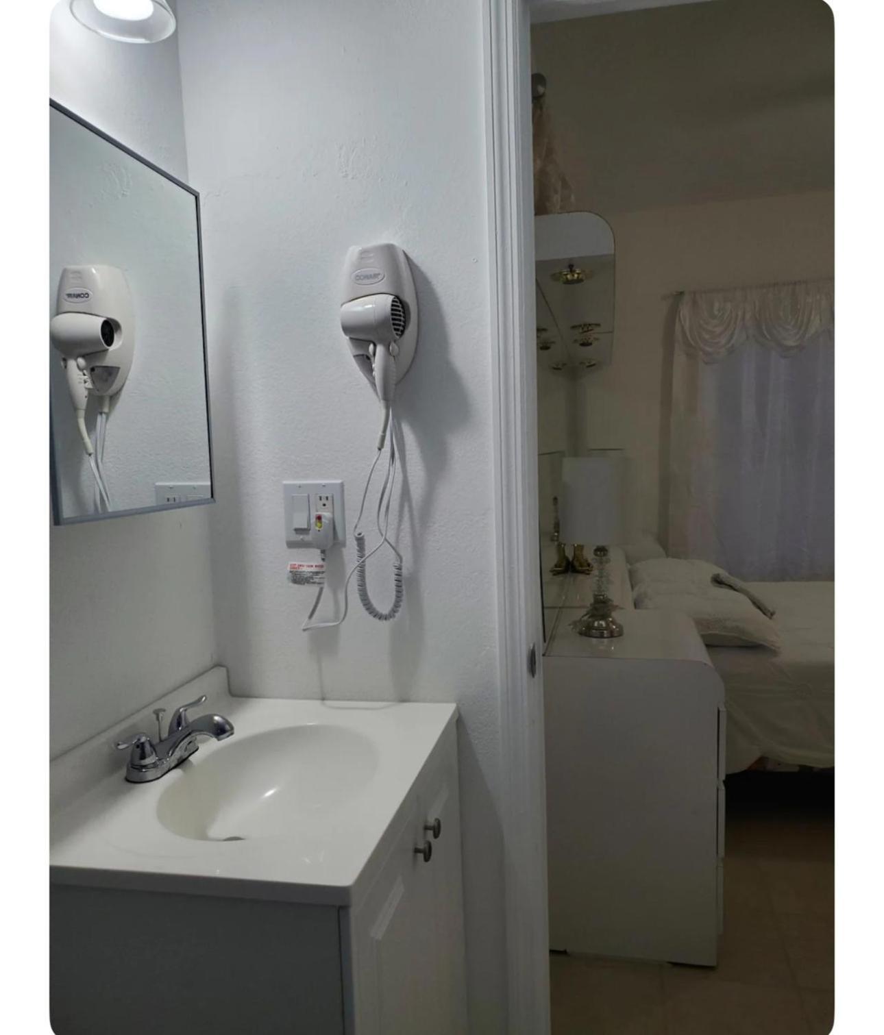 B1 Best Value On Private Bedroom With Private Bathroom In Little Havana, Miami Esterno foto