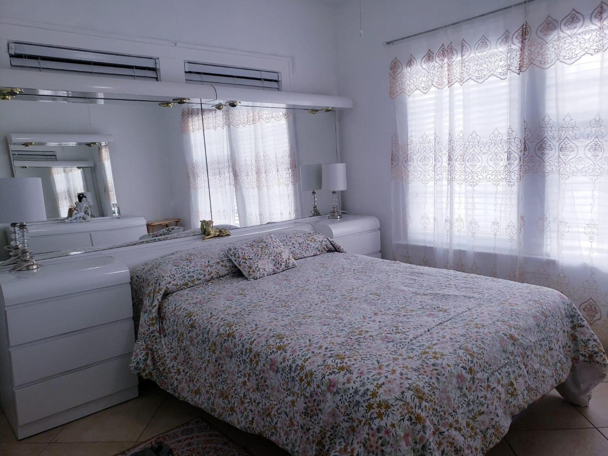 B1 Best Value On Private Bedroom With Private Bathroom In Little Havana, Miami Esterno foto