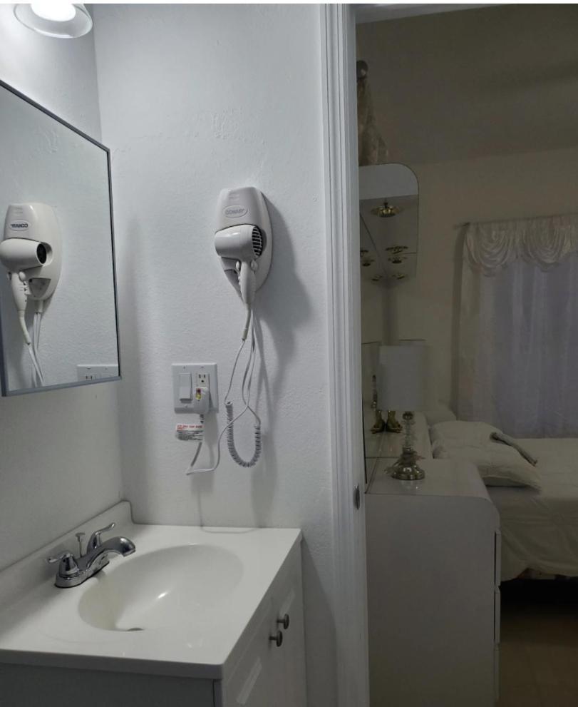 B1 Best Value On Private Bedroom With Private Bathroom In Little Havana, Miami Esterno foto