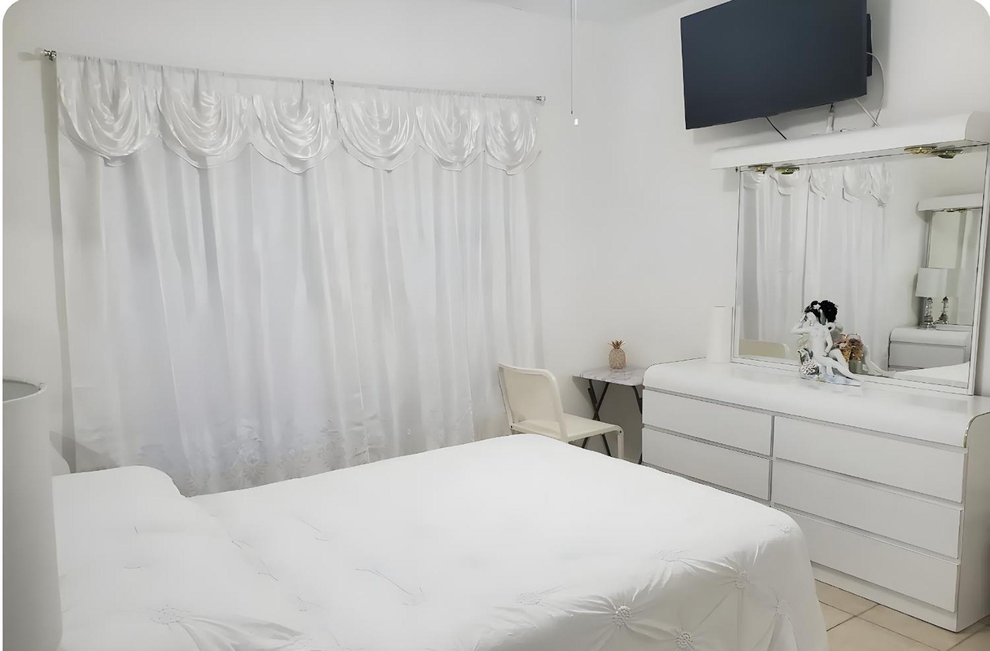 B1 Best Value On Private Bedroom With Private Bathroom In Little Havana, Miami Esterno foto
